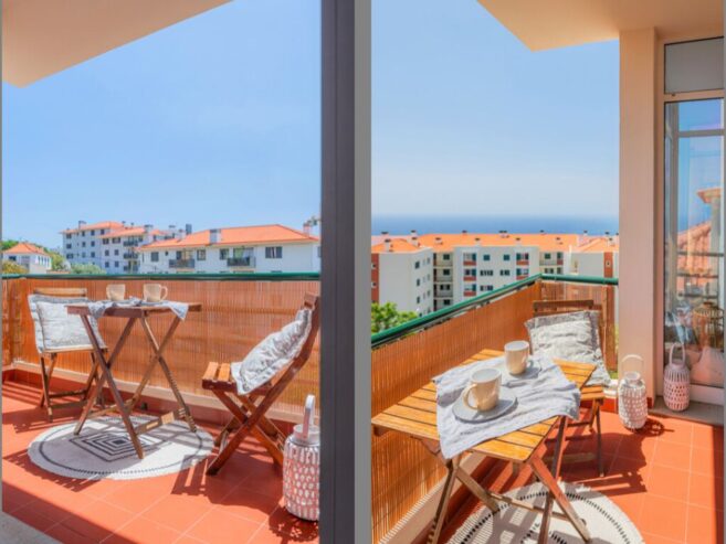 Apartamento T1 com Vista Mar Deslumbrante no Coração do Garajau, Caniço!